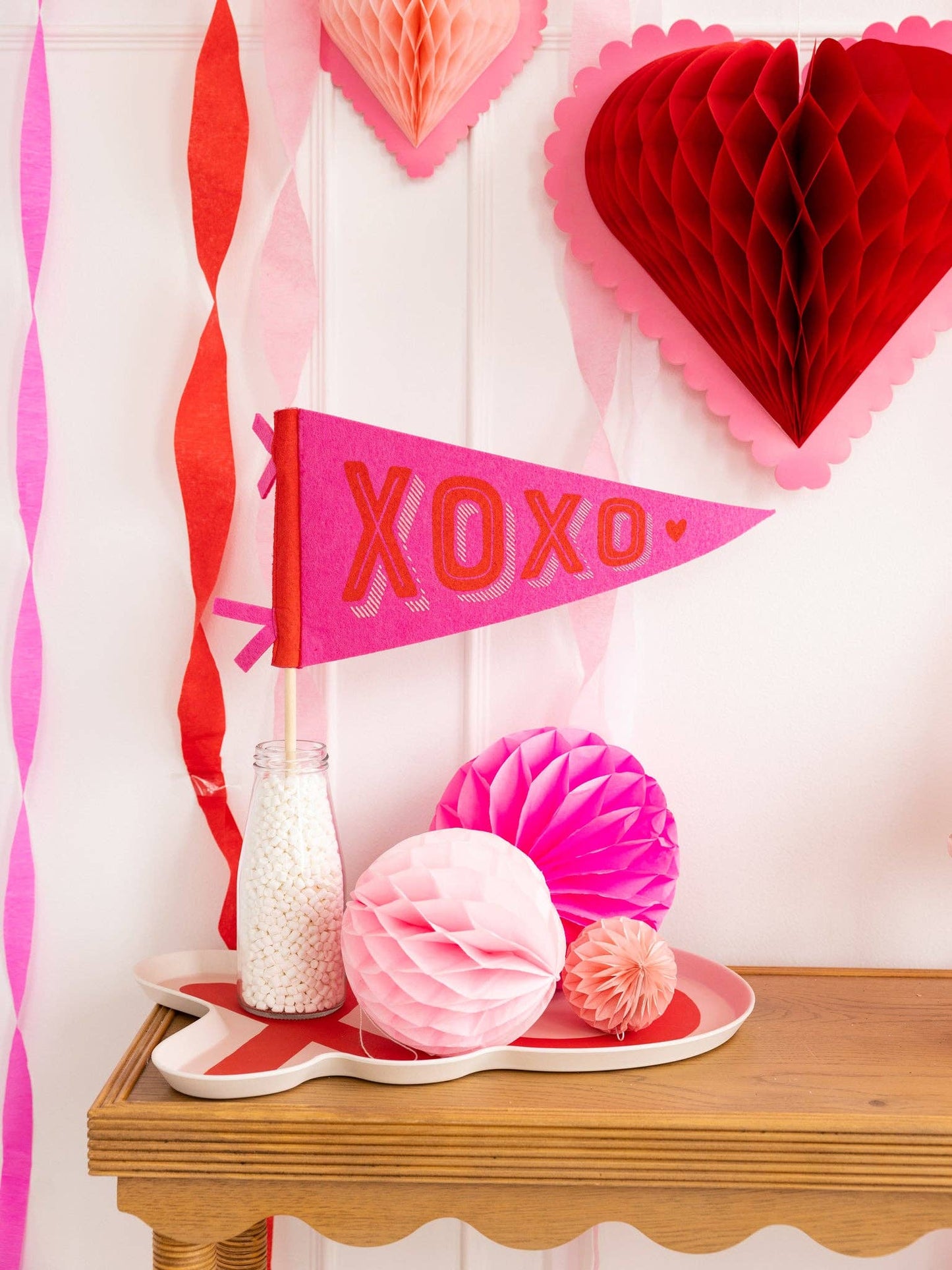 VAL1015 - XOXO Felt Pennant