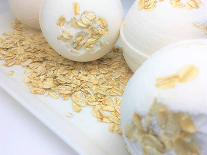 Oatmeal Milk & Honey Bath Bomb